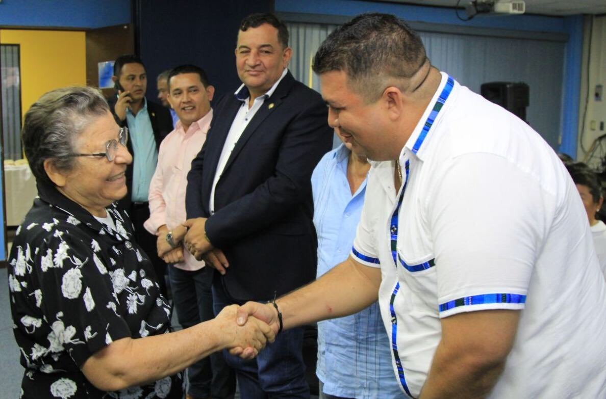 gobierno-firma-importante-alianza-a-beneficio-de-emprendedores-salvadorenos